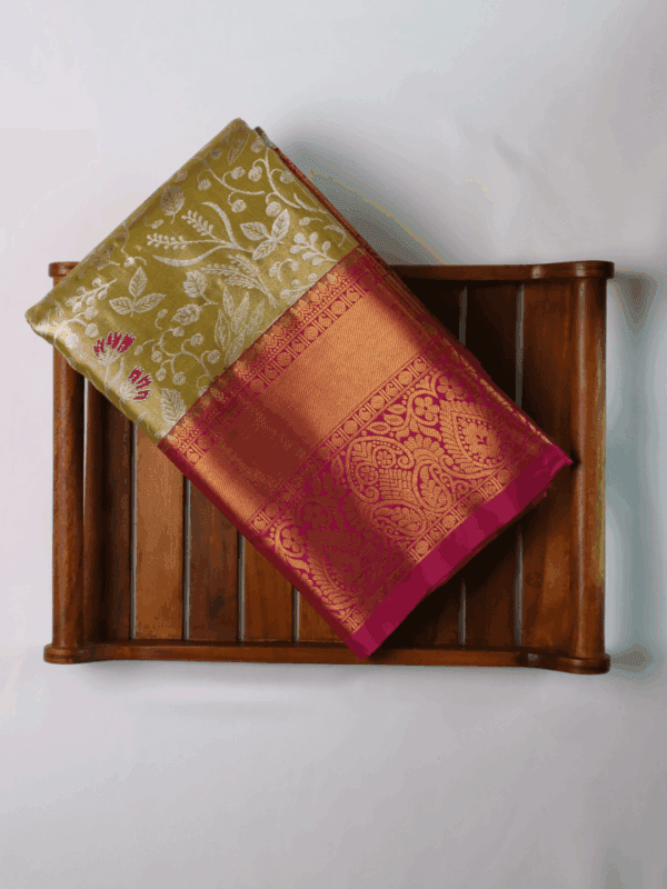 Kanjeevaram Silk Saree – Muted Yellow with Pink Zari Border & Golden Floral Pallu – Handwoven Saree for Weddings & Traditional Functions