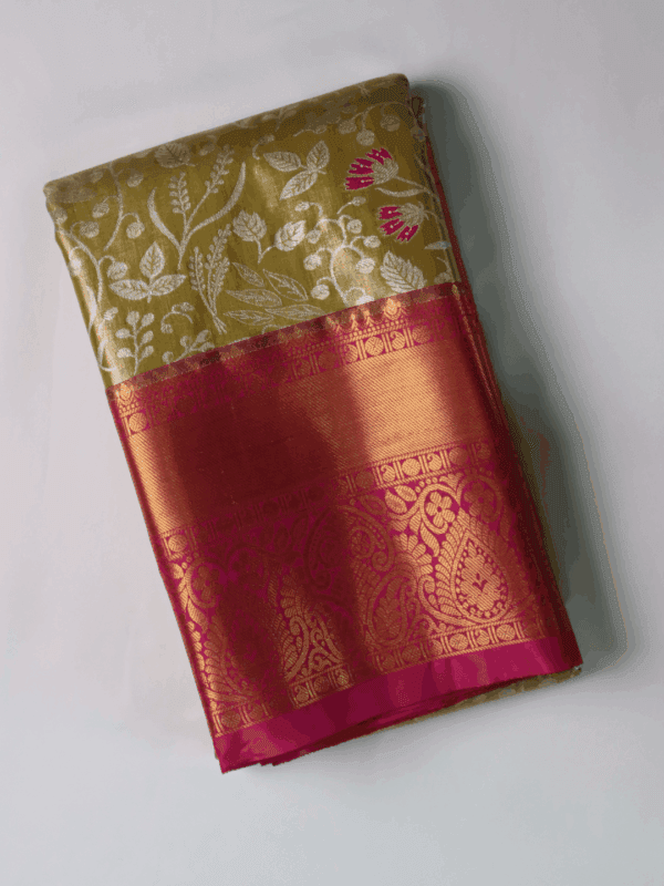 Kanjeevaram Silk Saree – Muted Yellow with Pink Zari Border & Golden Floral Pallu – Handwoven Saree for Weddings & Traditional Functions